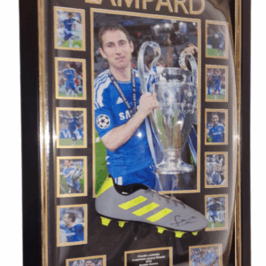 Frank Lampard z Chelsea podpisał buty piłkarskie 2012 Champions League Winners Display